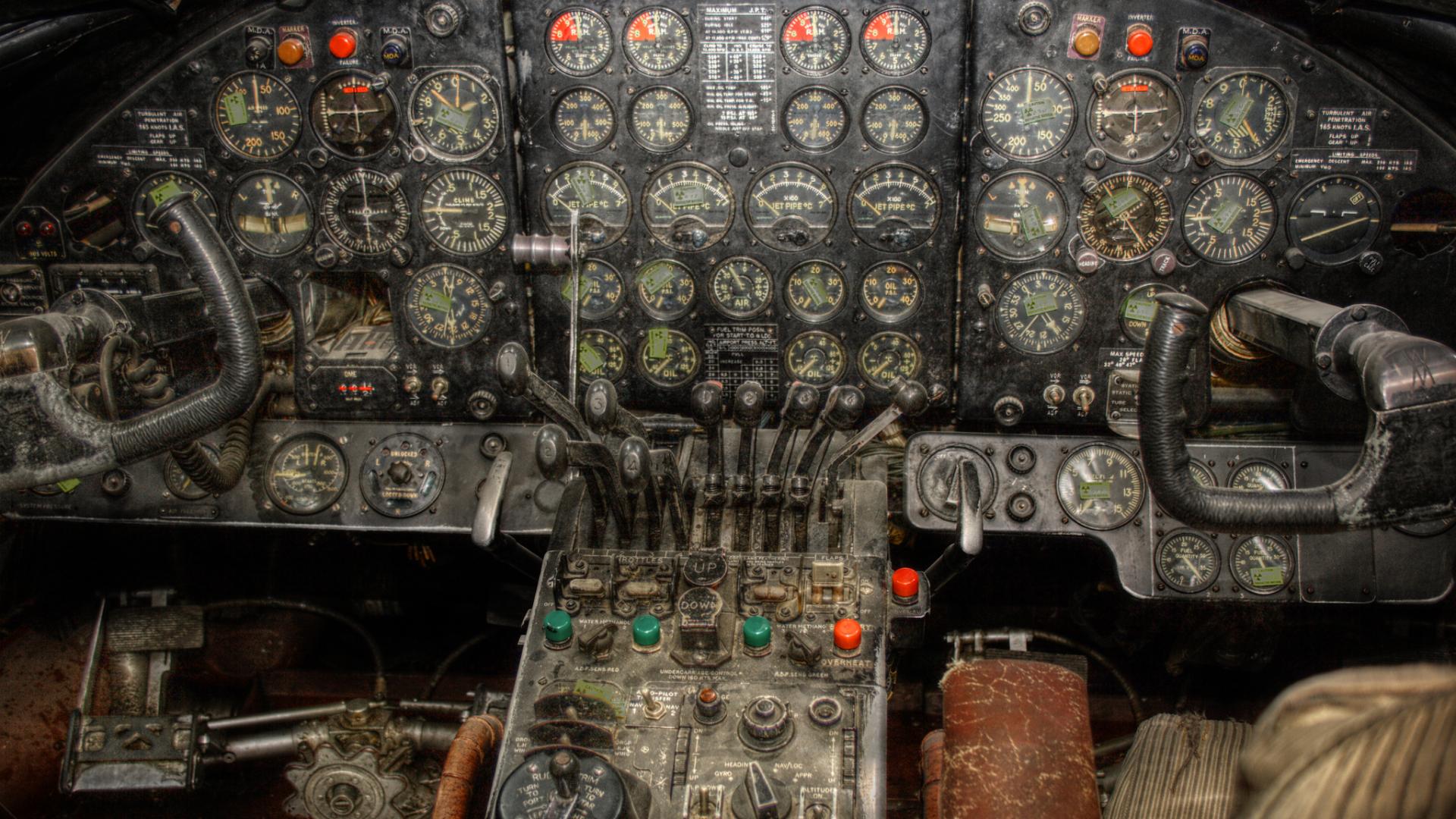 Naziv: vintage-cockpit-2048x1152.jpg, pregleda: 138, veličina: 332,8 KB