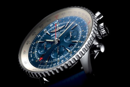 asset-version-021e9f3265-navitimer-gmt-aurora-blue_02.jpg