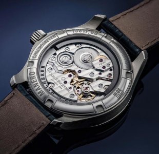 Carl-F.-Bucherer-Manero-Peripheral-Blue-Edition-003.jpg