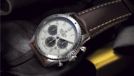 navitimer-aviator-8-b01-chronograph-43-limited-edition.jpg