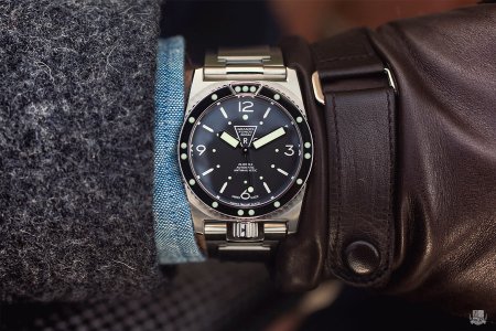 ZRC-Grands-fonds-300-Marine-nationale-wrist-focus.jpg ZRC-Grands-fonds-300-Marine-nationale-wrist-focus.jpg