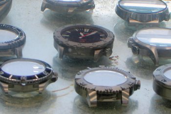 HYDRO-comparing_watches.jpg