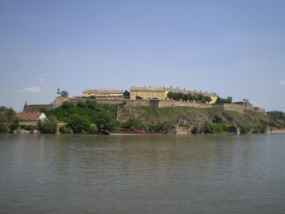 petrovaradin slika sa trga zrtava racije.jpg