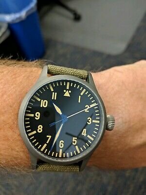 Steinhart-Nav-B-Uhr-44-TITAN-A-Muster.jpg Steinhart-Nav-B-Uhr-44-TITAN-A-Muster.jpg