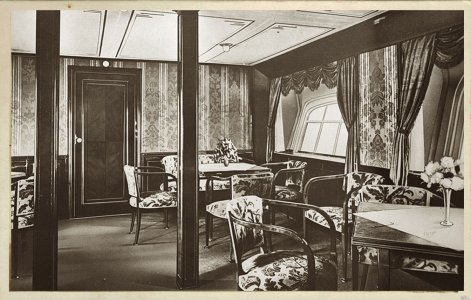 LZ_127_Graf_Zeppelin_over_world int.jpg