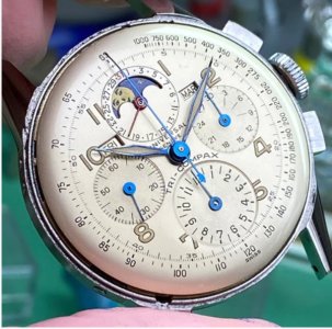 UNIVERSAL GENEVE TRICOMPAX 1944 CAL 481.jpg