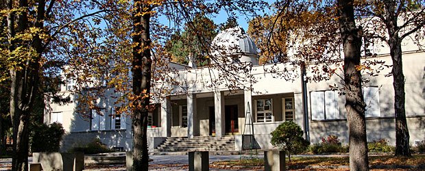 Astronomska opservatorija Zvezdara Beograd.jpg Astronomska opservatorija Zvezdara Beograd.jpg