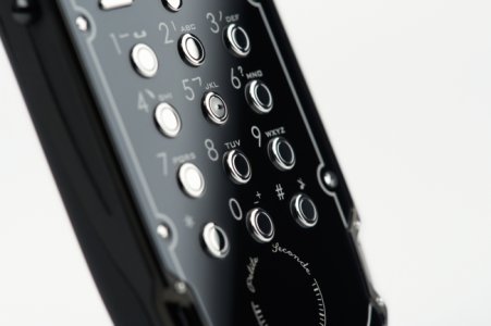 LeDIX Furtif mobile phone 3.jpg