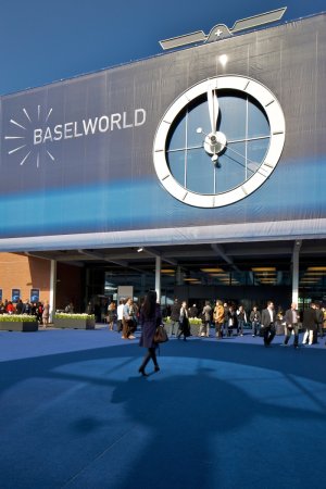 BASELWORLD 2012_outside 3.jpg