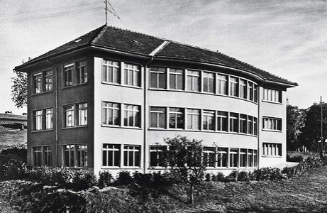 Piaget sediste nekad.jpg