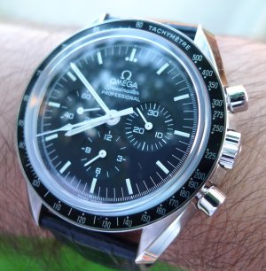 Omega Speedmaster Profesional L1030578.jpg