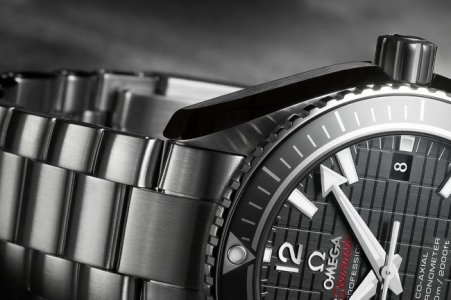 OMEGA Seamaster Planet Ocean SKYFALL LE 04.jpg