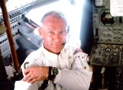 2 Buzz Aldrin i Omega Speedmaster.jpg