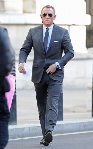 Daniel+Craig+James+Bond+Movie+Skyfall+takes+eW6k8RtXFqbl.jpg Daniel+Craig+James+Bond+Movie+Skyfall+takes+eW6k8RtXFqbl.jpg