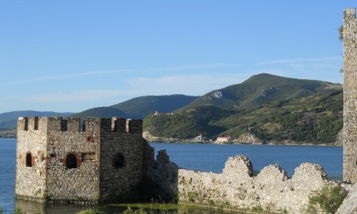 Topovska kula_cr.jpg