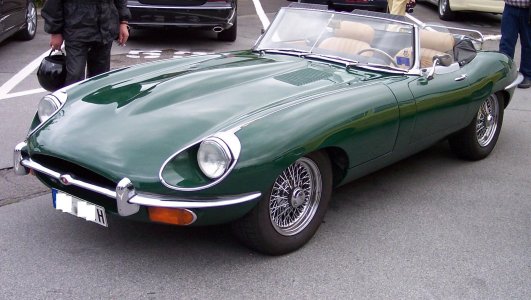Jaguar_E-Type_4.2_Coupe_green_vl.jpg