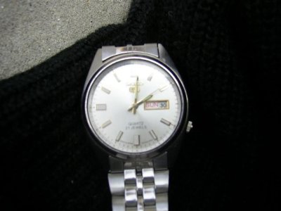 slika-Seiko5-kvarc-21-rubin-Japan--2618348x640.jpg