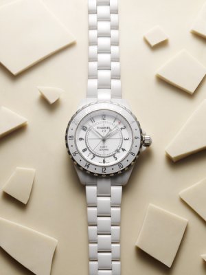 Bela cokolada i Chanel sat.jpg