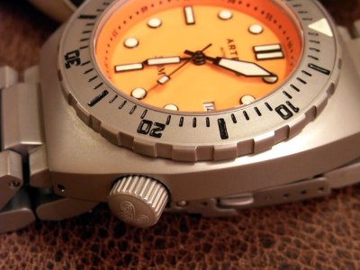 Artego 300m orange und schwarz -5.jpg