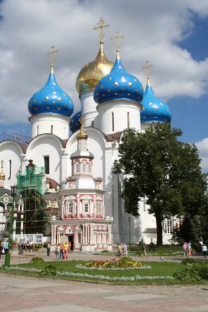 Assumption_Cathedral_Troitse_Sergiyeva_Lavra1.jpg
