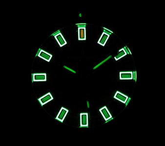 Tx09xPrometheus_Baiji_Tritium_Tubes_Diver_Watch.jpg