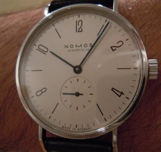 Nomos na ruci DSCN2525 (Medium).jpg