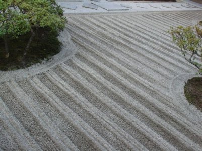 Ginkaku-ji_Zen_garden.jpg