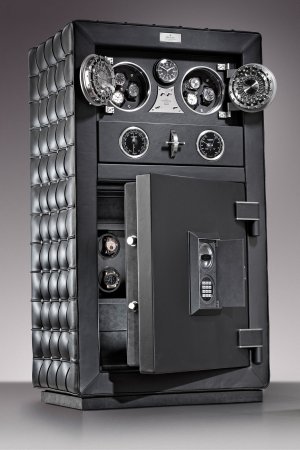 Doettling The Fortress watch safe (1).jpg