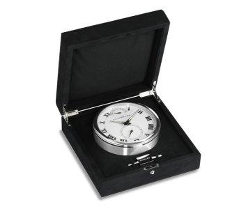 L.U.C Quattro Table Clock box white.jpg
