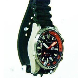 MOMENTUM Watch Inner Space 02.jpg