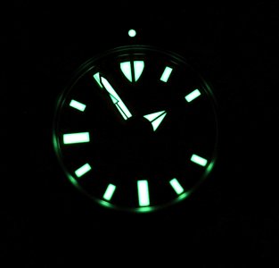 seiko-orange-monster-skx781-lume-dial-indices-bright-night.jpg seiko-orange-monster-skx781-lume-dial-indices-bright-night.jpg