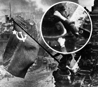 Red_army_soldiers_raising_the_soviet_flag_on_the_roof_of_the_reichstag_with_no_Watch.jpg