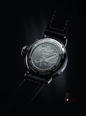ZENITH_PILOT-GMT_fond_noir_small-766x1024.jpg