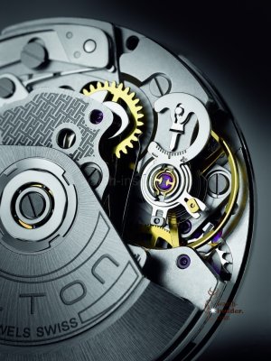 H-31_Automatic_Chronograph_Close_Up-768x1024.jpg