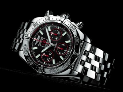 BREITLING Blackbird RED STRIKE 02.jpg