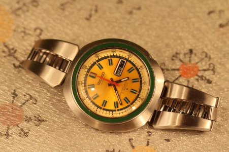 1971 Seiko 6106~6439.jpg