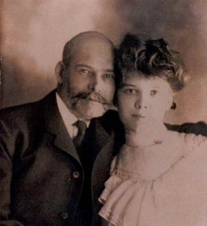 3  H.S. Montgomeri i ćerka Pegi.jpg