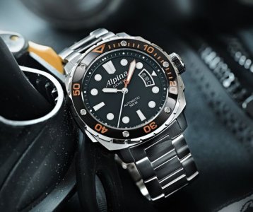 Alpina_Extreme_Diver_300_Orange_AL-525LBO4V26B.jpg
