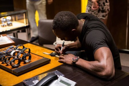 Usain Bolt @ Hublot London boutique - 10.jpg