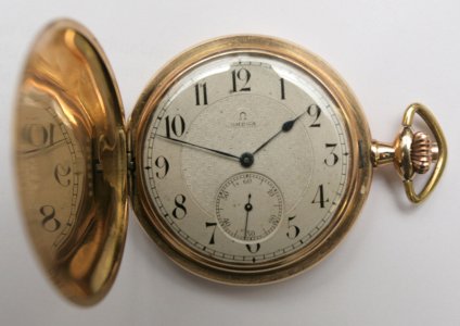 Omega zlatna 3300.jpg