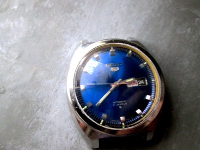 Mineralno je staklo ali izgleda da nije Hardlex jer je stariji sat pa sam uspio ispolirati.Isto mi je poslo za rukom na jednom casiu koji je imao minerlano staklo ali se mogao ispolirati.Sa Hardlexom je drugacija prica.