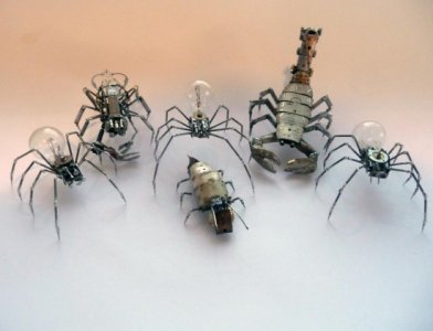 insects-made-from-recycled-watch-parts-and-light-bulbs_1.jpg
