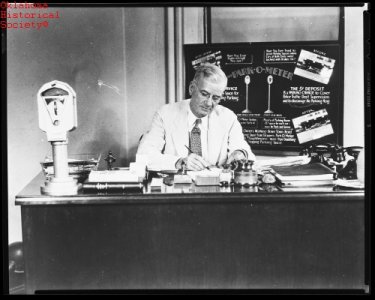 1 Carl_C._Magee_at_desk.jpg 1 Carl_C._Magee_at_desk.jpg