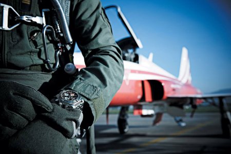 Breitling-Chronomat-44-GMT-Patrouille-Suisse-50th-Anniversary-satovi-3.jpg