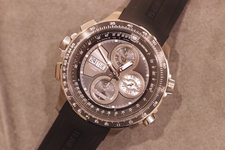 hamilton-khaki-xwind-front.jpg hamilton-khaki-xwind-front.jpg