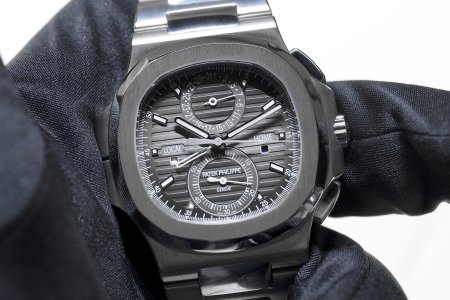 Patek-Philippe-Nautilus-5990-hands-on-4-X3.jpg