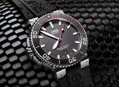 4-Oris-Aquis-Red-Limited-Edition-watch-satovi.jpg