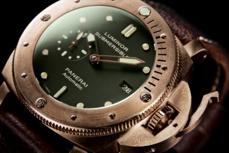 panerai-pam382-close.jpg