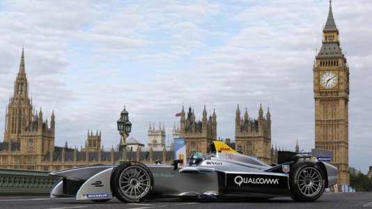 4.-Formula-E-is-the-worlds-first-fully-electric-race-series_blog.jpg
