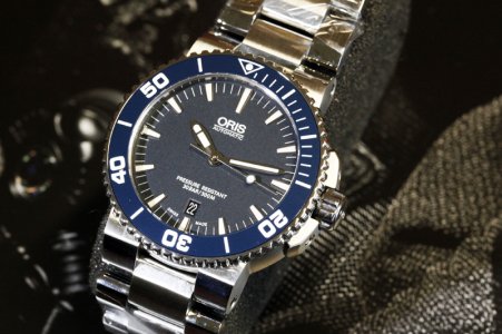 Friends of Oris Aquis Date Blue Dial 1.jpg